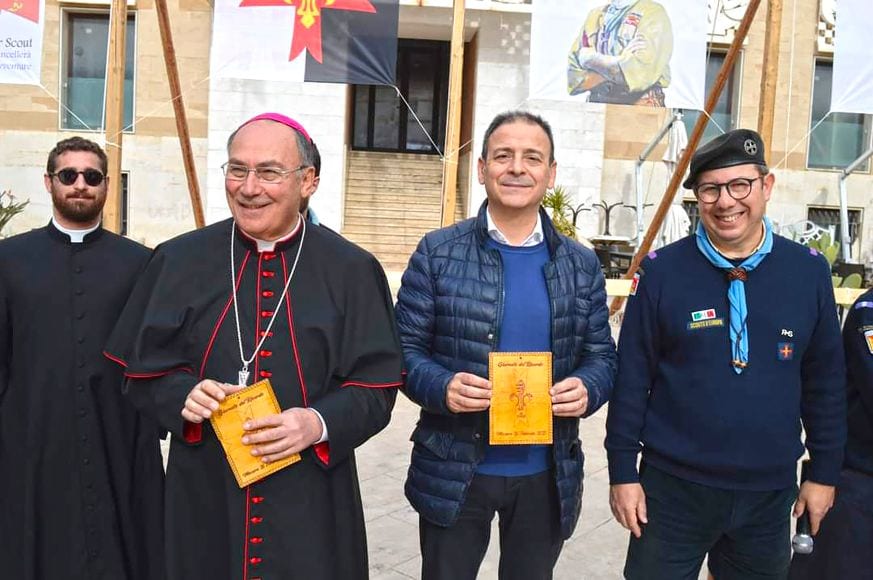 "Giornata del ricordo", 800 scout d'Europa in piazza a Mazara. Consegnate, targhe ricordo