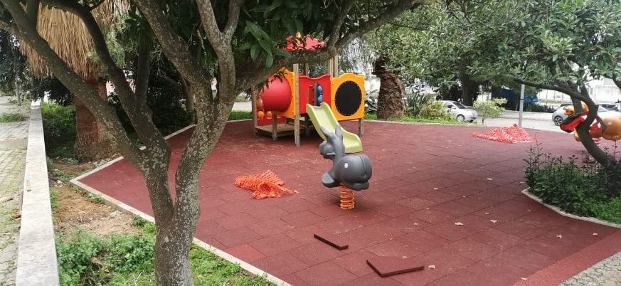 Due parchi gioco inclusivi ad Alcamo, tappeti anticaduta in Piazza della Repubblica