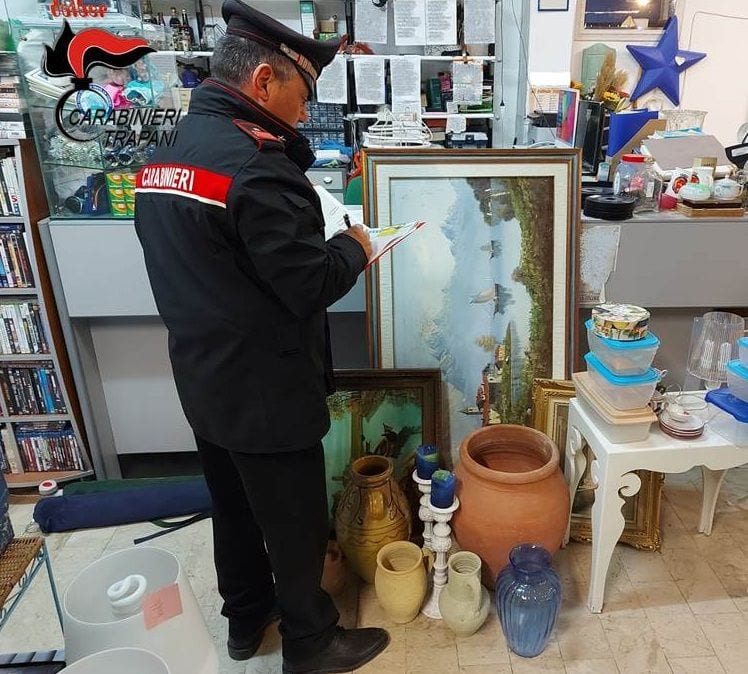 Rubati e venduti oggetto al mercatino dell'usato, denunciato pregiudicato a Petrosino