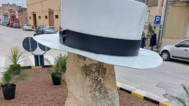 "L'uomo col cappello", inaugurata a Paceco scultura in memoria di Mauro Rostagno