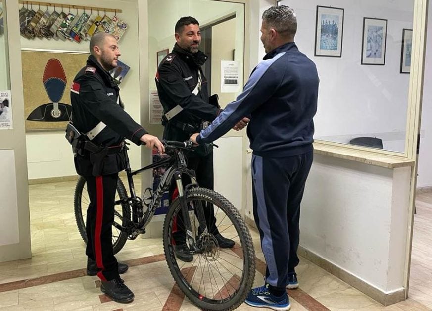Soldi in cambio della bicicletta in titanio rubata, arrestati in due a Campobello di Mazara