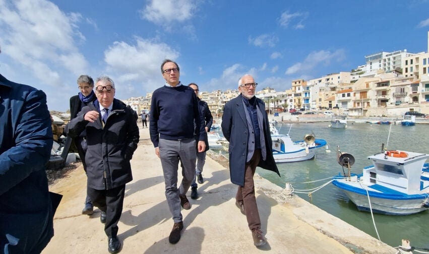 Porto di Marinella di Selinunte, interventi urgenti contro l'invasione della posidonia