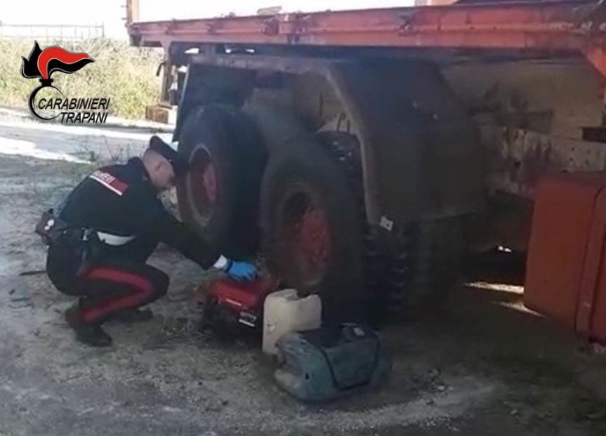 Avevano tentato di rubare all'interno di un'azienda a Custonaci, denunciati in due