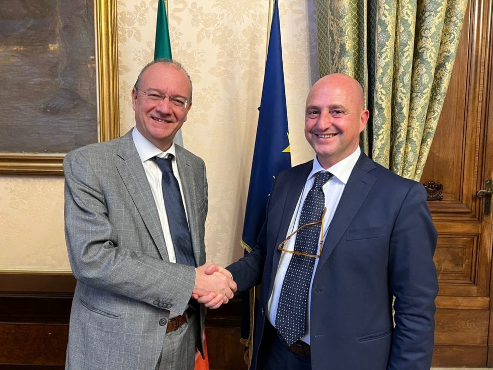 Sospensione ad oltranza per l’insegnante che frequentava Messina Denaro