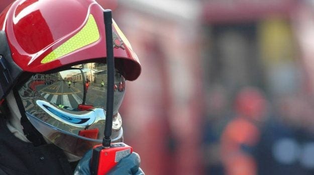Incendio a Cinisi, fiamme in appartamento. Coppia riesce a salvarsi