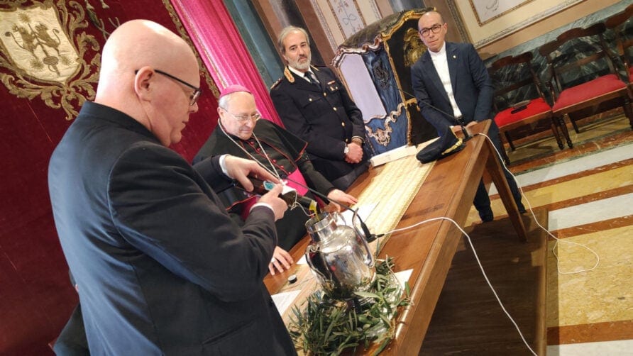 Giardino della Memoria, la Polizia consegna l'olio di Capaci al vescovo di Cefalù