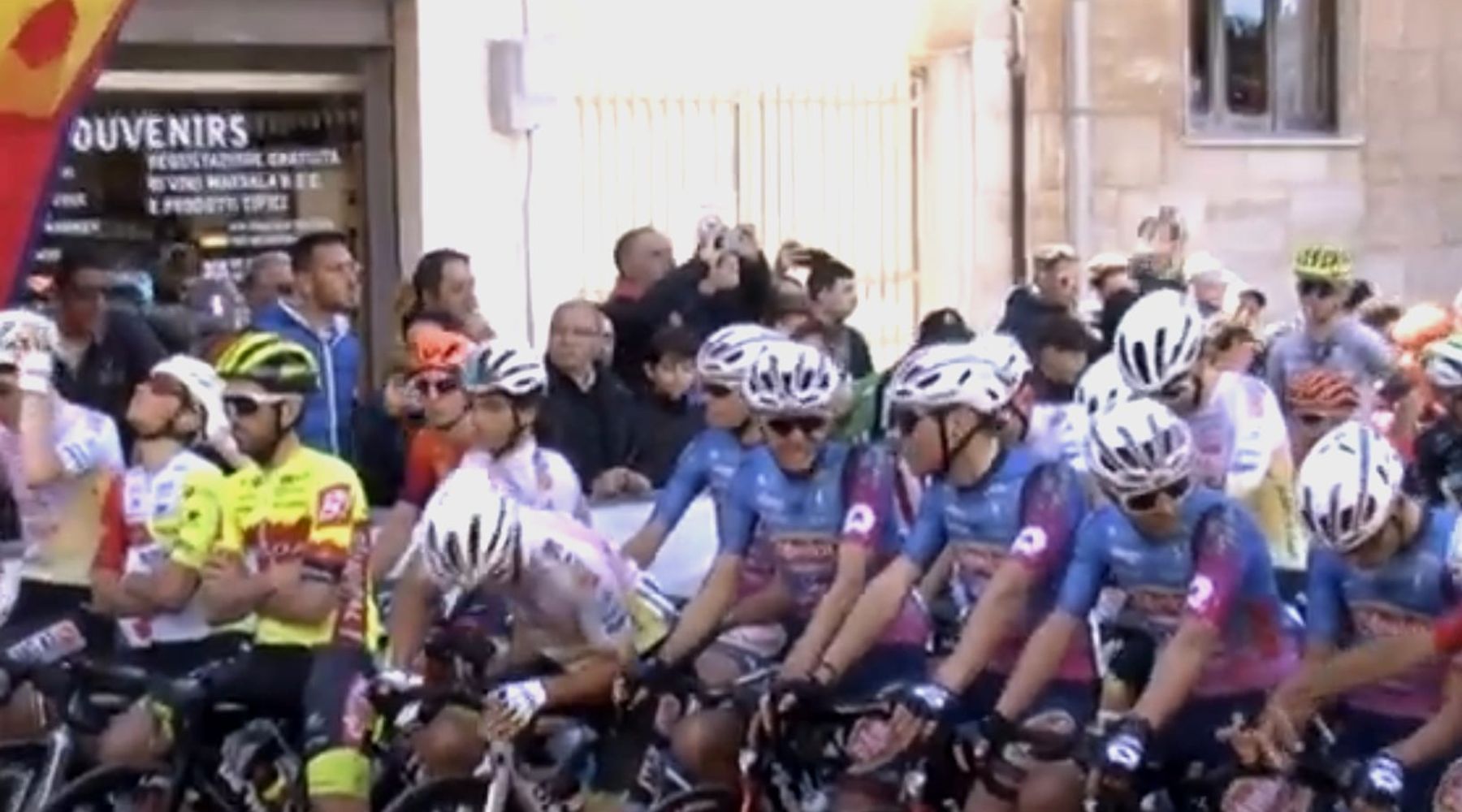 Giro di Sicilia, da Marsala partono i professionisti. Caruso e Viviani le star