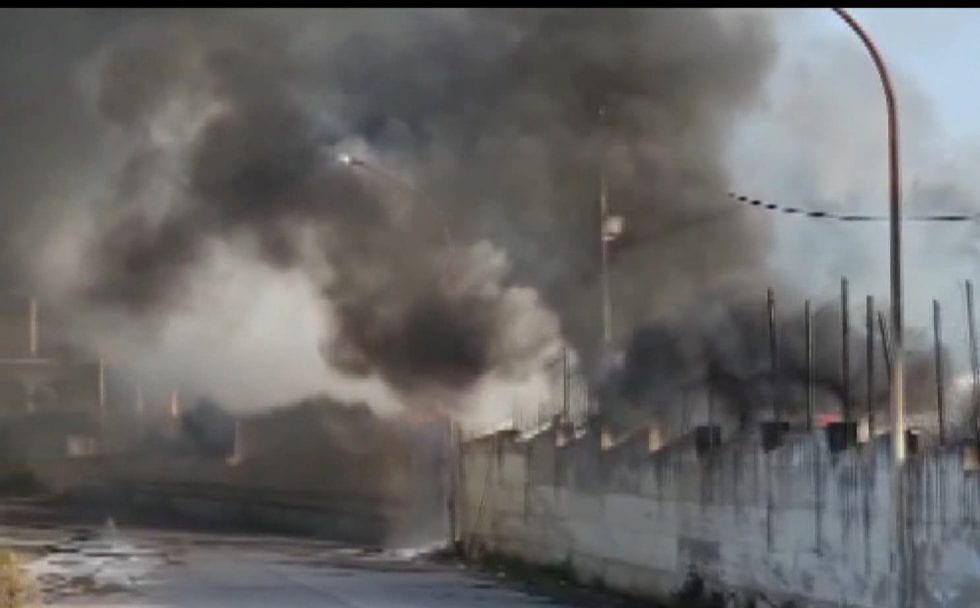 Incendio in un’impresa edile a Borgetto. A fuoco cisterna di gasolio. Danni ingentissimi (VIDEO)