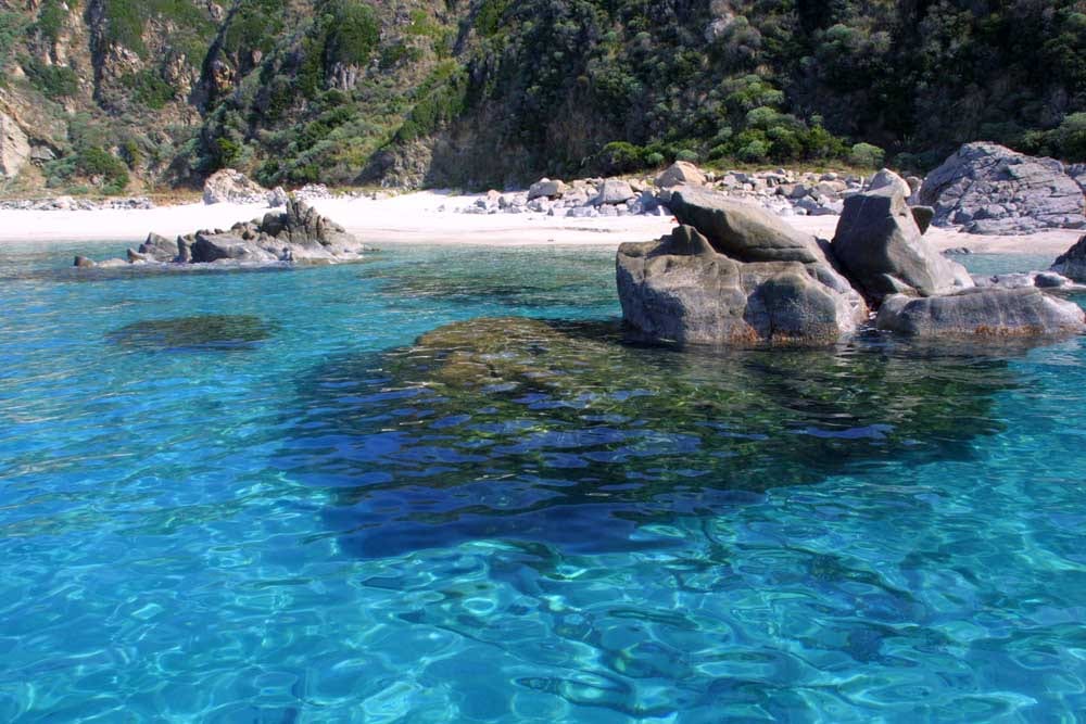 Pantelleria, l'amministrazione comunale riflette su certe pratiche inusuali all'interno dell'Hotel Punta Fram