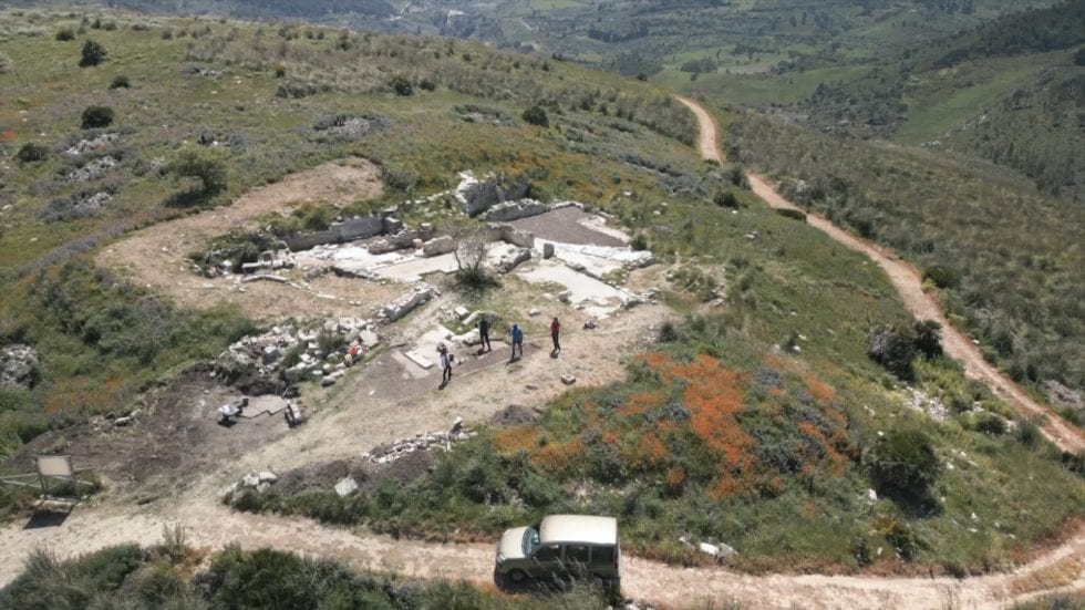 Segesta, scoperta strada lastricata utilizzata fino al medioevo. Visite a scavi aperti