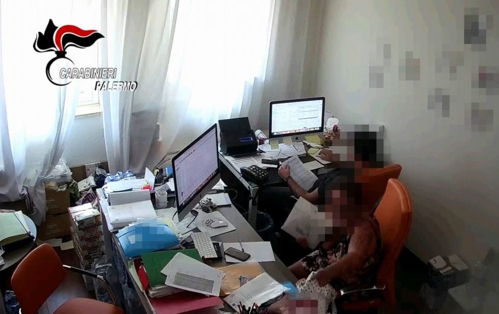Il salemitano Daniele Agosta ai domiciliari. E’ il vice della preside arrestata a Palermo