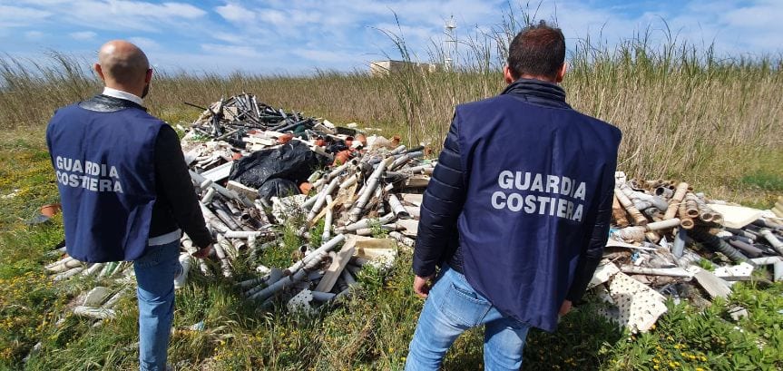 Discarica di rifiuti a Capo Feto, intervento della Capitaneria di Porto di Mazara