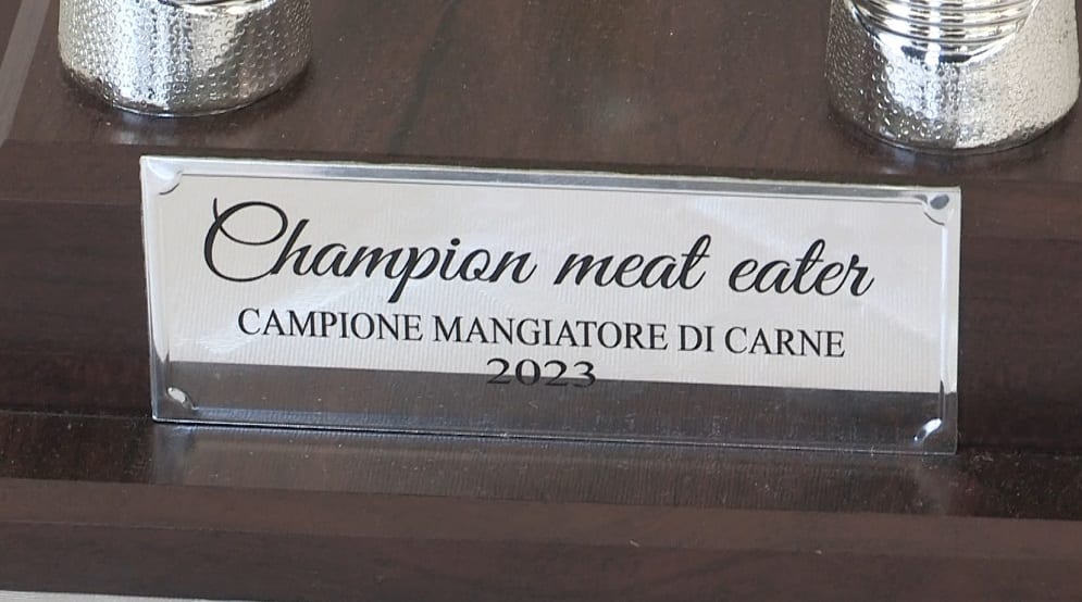 Si ispira a Bud Spencer e mangia 'da paura'. 'Bulldozer' a Castellammare batte tutti