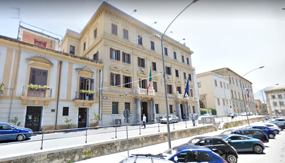 Erano assiduo ritrovo di pregiudicati, sospese due attività commerciali a Terrasini