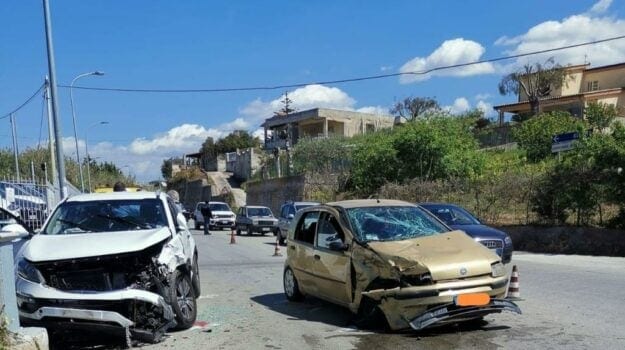 Incidente stradale ad Alcamo, scontro tra due auto sulla SP47