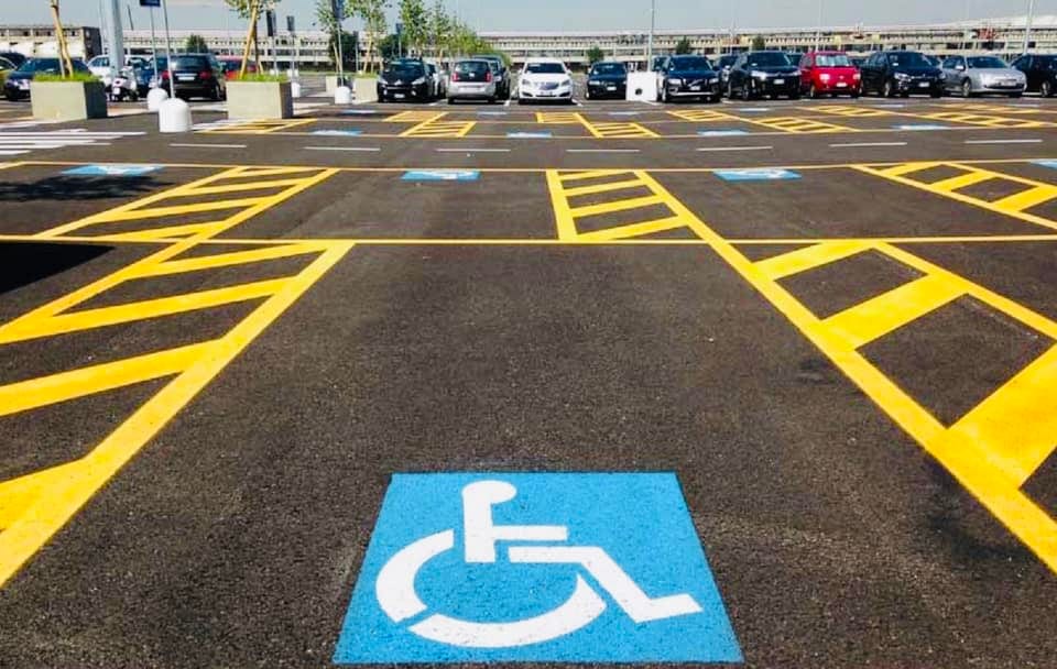 Pass disabili falsi all'aeroporto di Palermo, sequestrati cento contrassegni
