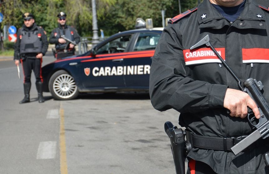Avevano rubato 2.000 euro tra sigarette e gratta e vinci, arrestati a Capaci