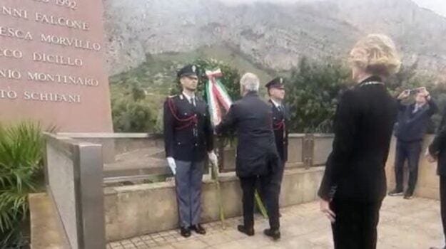 Lotta alla mafia, Piantedosi in visita a Palermo. Deposta corona di alloro a Capaci