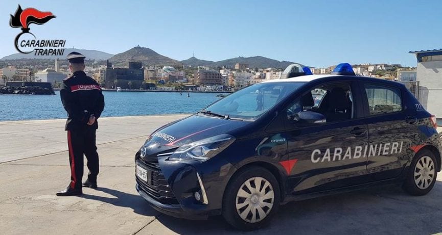 Sbarca a Pantelleria con due panetti di hashish e marijuana, arrestato 24enne