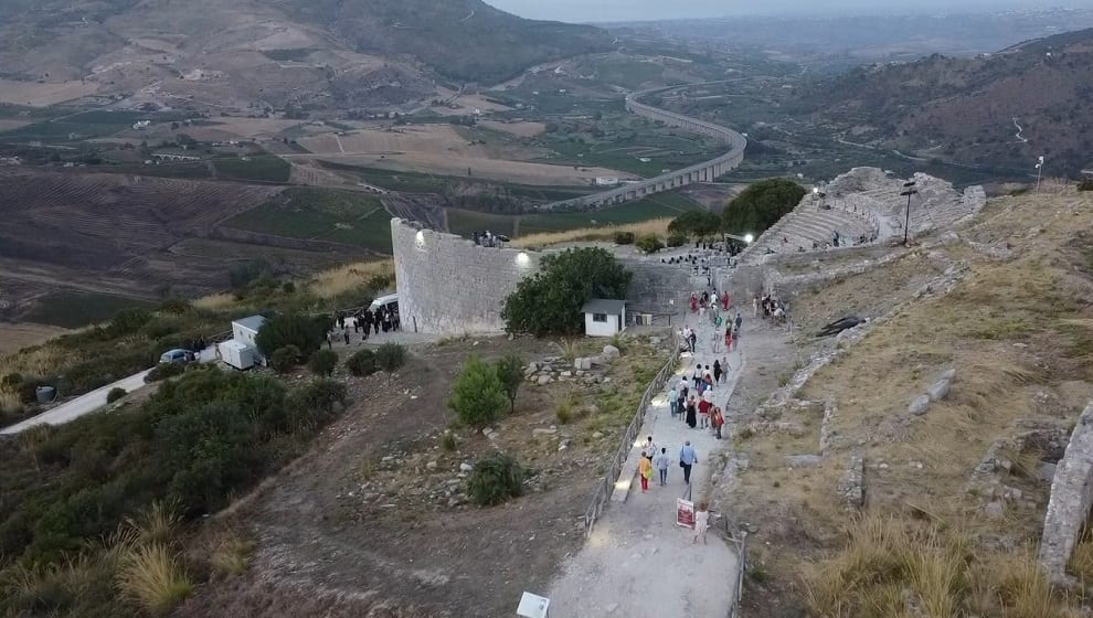 Presentato a Segesta il "Teatro Festival". Un mese di musica, danza e teatro (INTERVISTE)