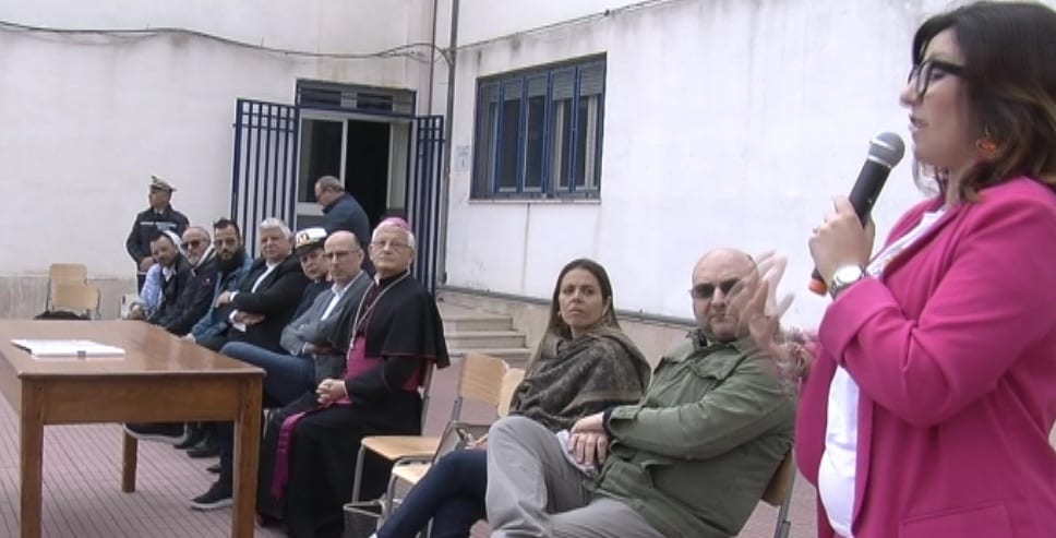 'Giornata della pace' all'I.C. 'Navarra' di Alcamo. Storie forti ma anche danza, musica e sport