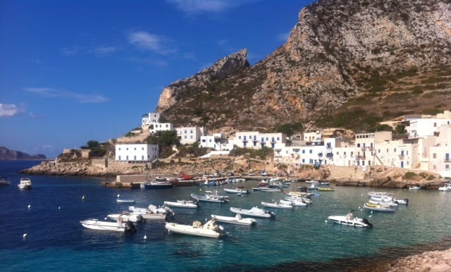 "Quel solarium non s'ha da fare", capitaneria di porto sequestra struttura a Levanzo