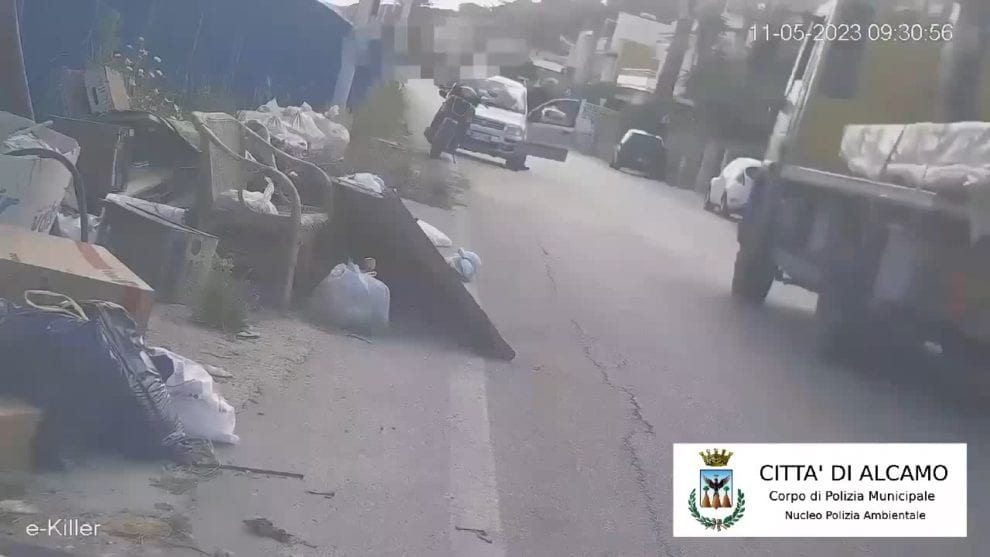 Rifiuti ad Alcamo, telecamere incastrano ‘sporcaccioni’. Tante discariche a cielo aperto (VIDEO)