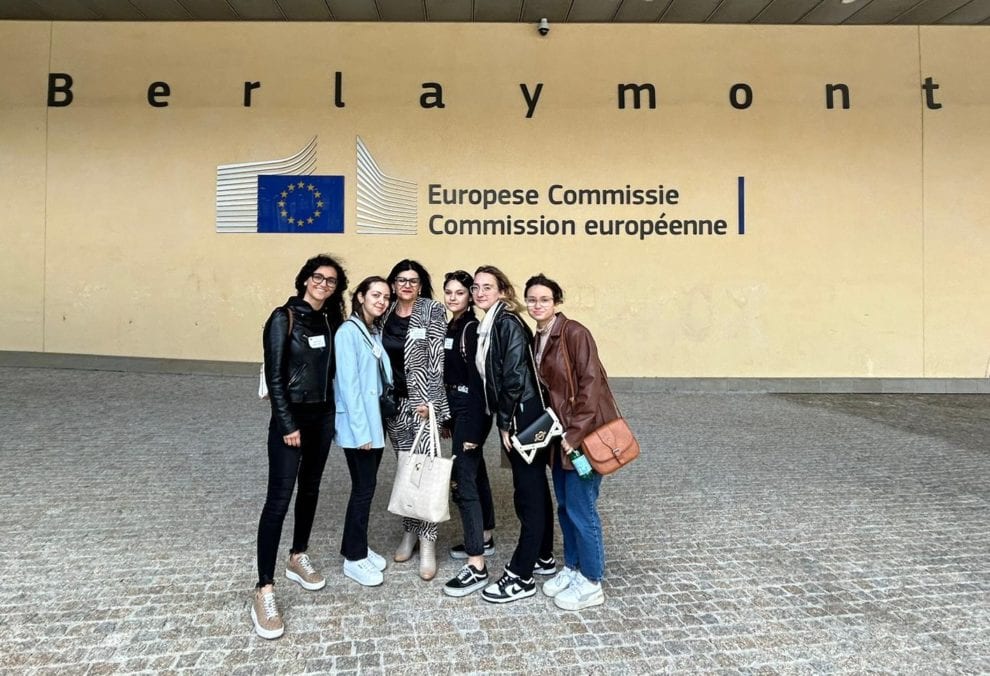 Liceali del 'Ferro' a Bruxelles in visita alle istituzioni europee. Ospiti dell'UE per 4° posto a concorso nazionale