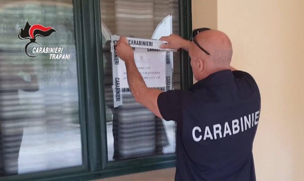 Chiosco-bar, case, auto nonostante percettore RdC. Sequestrati beni a indagato operazione 'Fox'