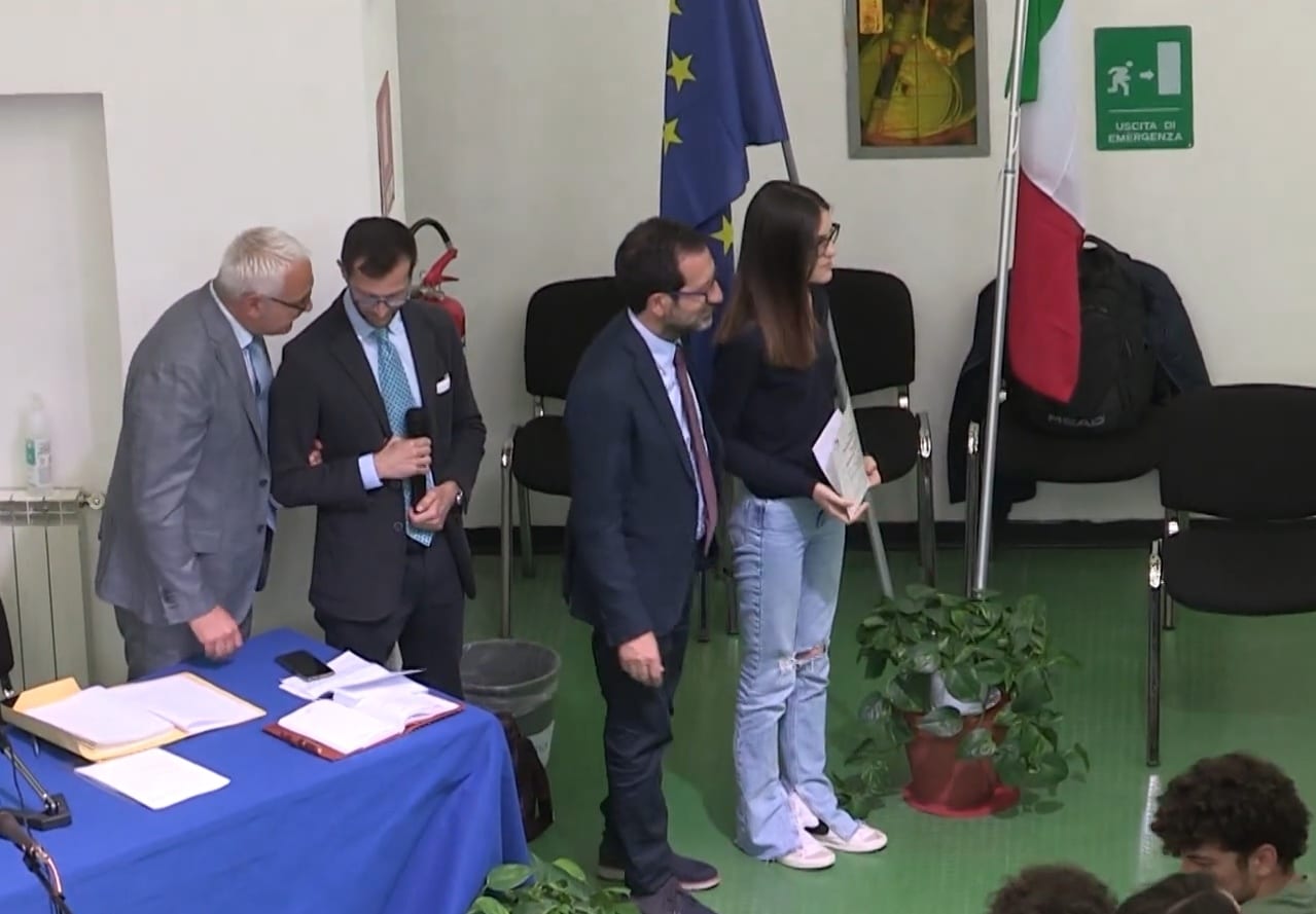 Liceo 'Ferro', cerimonia di fine anno. Borse di studio in ricordo della prof. Pipitone