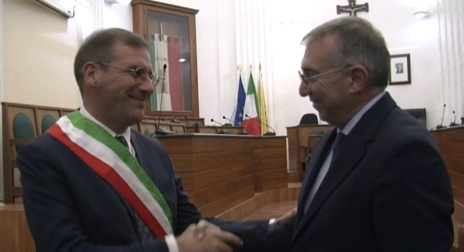 Passaggio di consegne diventa cerimonia, coinvolta l’intera cittadinanza castellammarese