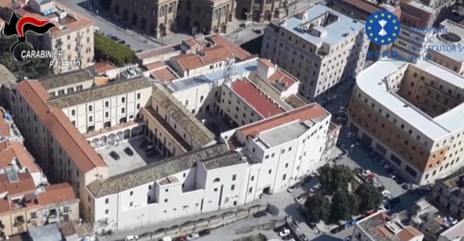 Ristrutturazioni in una scuola di Palermo. In tre si sarebbero arricchiti illecitamente