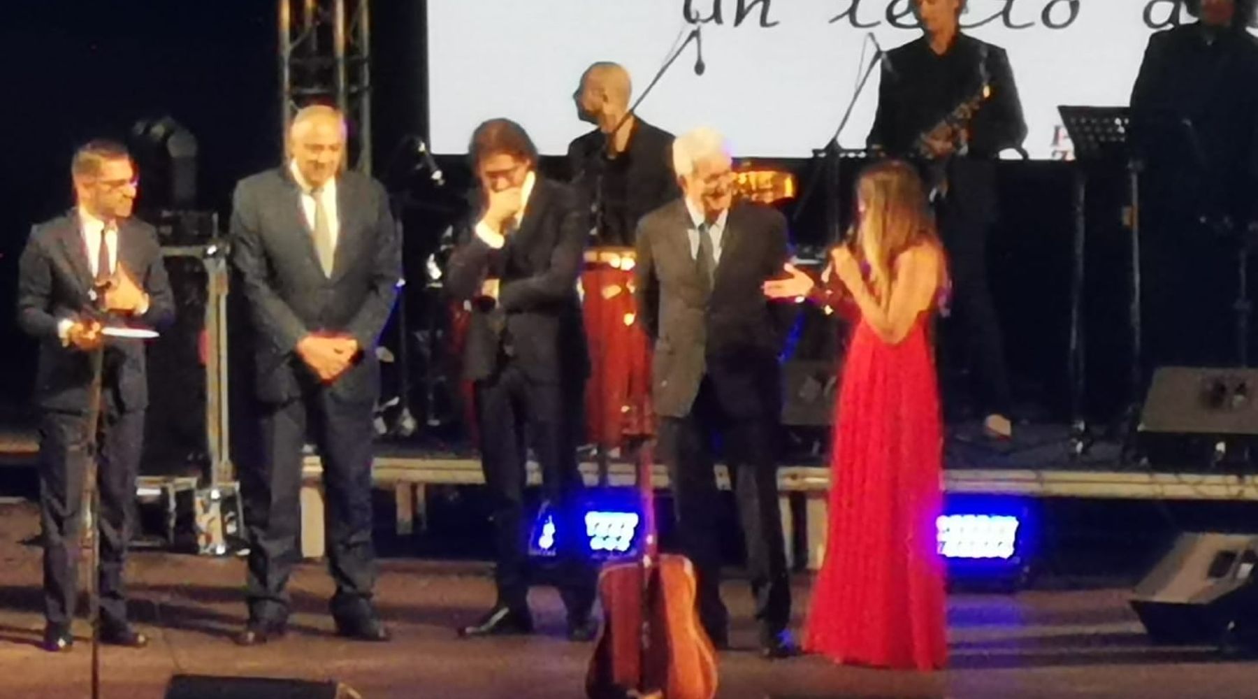 ‘Seratona’ pro AIL in un affollato 'Verdura' . Musicisti, cantanti e anche l'alcamese Pandolfo (INTERVISTE)
