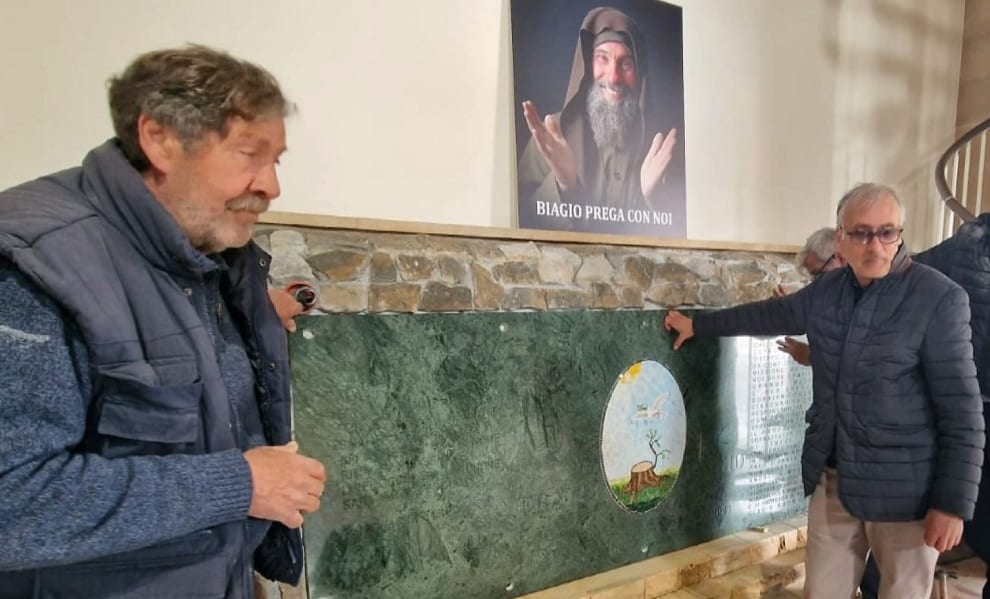 Lastra di marmo verde per tomba di Fratel Biagio. Donata da azienda con filiale a Valderice