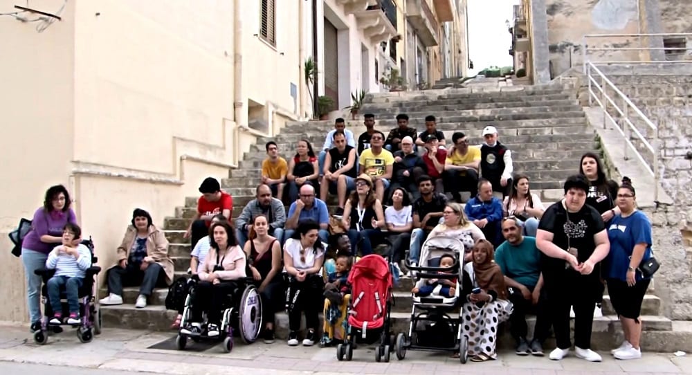 ‘La via dei murales’, disabili e immigrati realizzano quello della ‘Pace’ a Vita