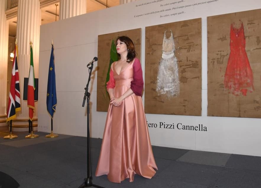 Londra, soprano alcamese invitata dal console. Canta ‘Inno’ rivisitato per beneficenza (VIDEO)