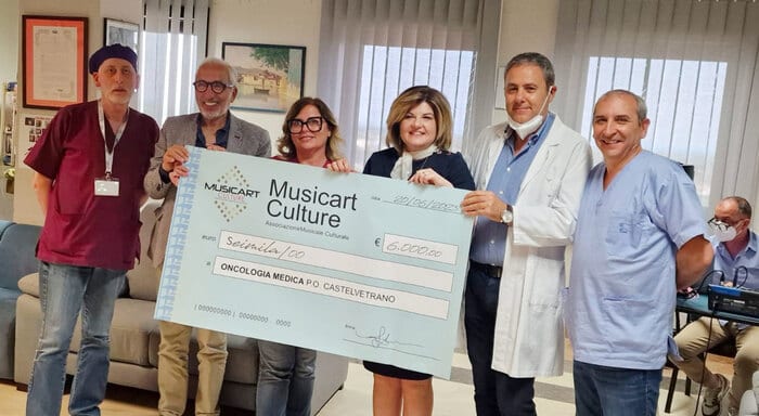 Castelvetranese dona 6.000 euro al reparto di oncologia. Lí era stata curataa