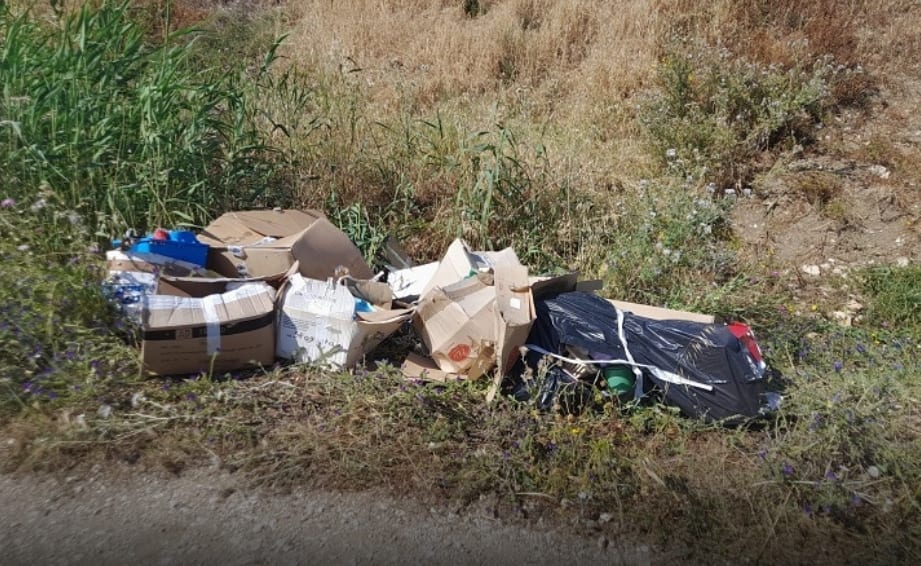 Saline, rifiuti abbandonati in riserva. Forestale sanziona 'sporcaccione' con 600 euro