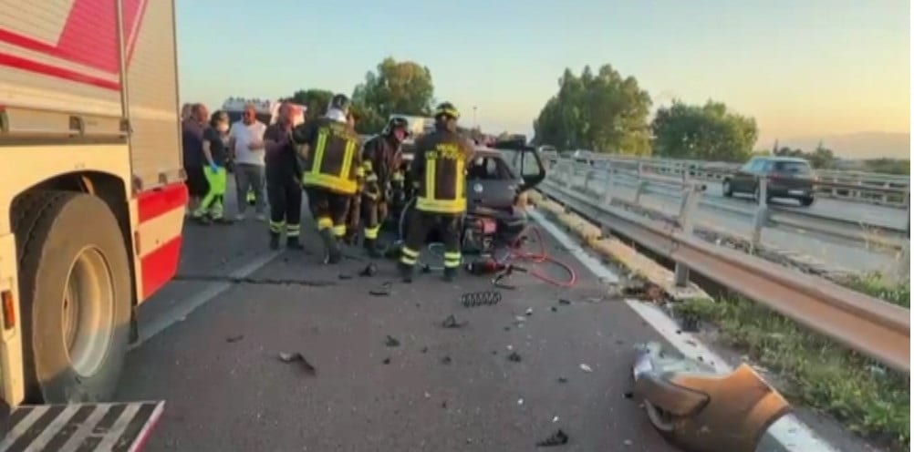 Violento tamponamento in A29 allo svincolo di Partinico. Cinque feriti, anche una bimba