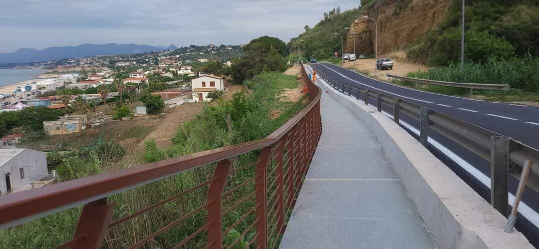 Aperta passerella pedonale per spiaggia Playa. Niente inugurazione, "figlia" di Rizzo