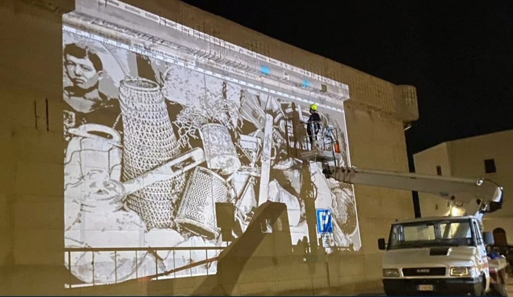 Favignana. Aggressioni verbali, l’artista Tono Cruz ferma il murale su Barraco (Intervista)