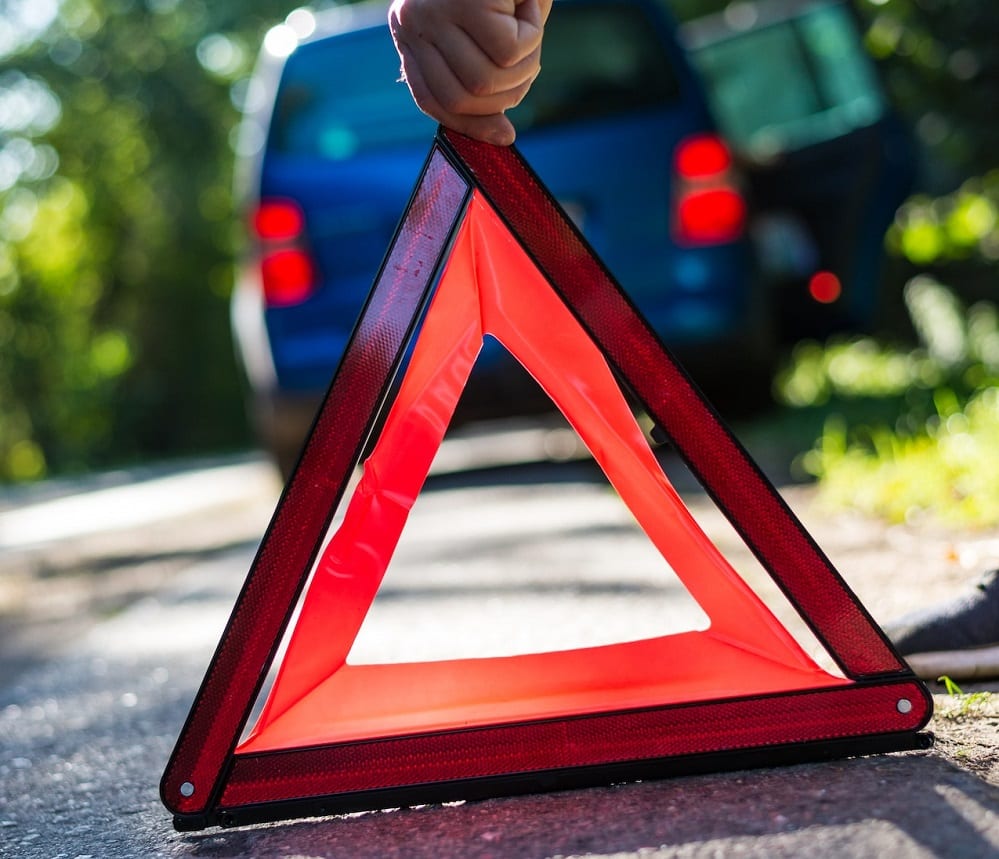 Travolge gruppo di ciclisti e poi scappa. Incidente a Marsala, due i feriti
