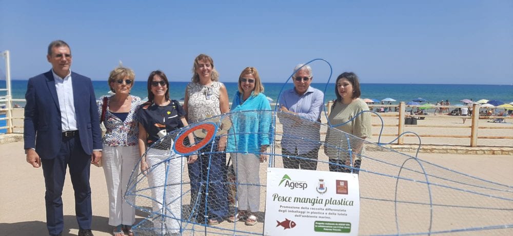 Sensibilizzazione contro l'abbandono di rifiuti, a Castellammare anche "pesce mangia plastica"