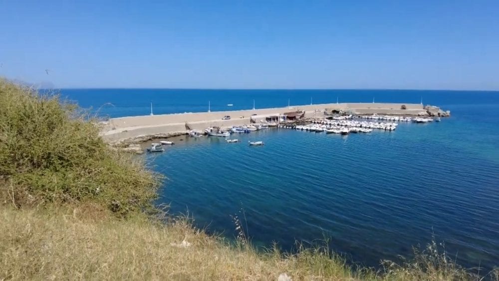Il pontile della discordia. A Trappeto insorgono i pescatori: "Se arrivano in porto i diportisti, restiamo fuori noi"