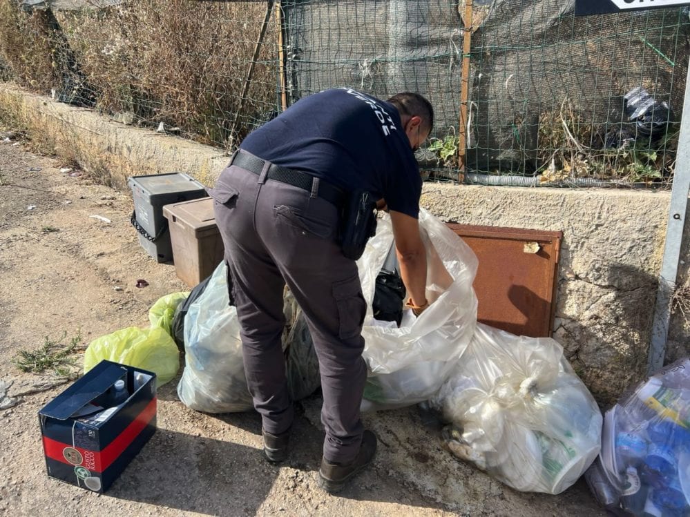 Lotta al degrado, videocamere e apertura sacchetti. A Castellammare in sinergia 'municipale' e ‘Laurus’