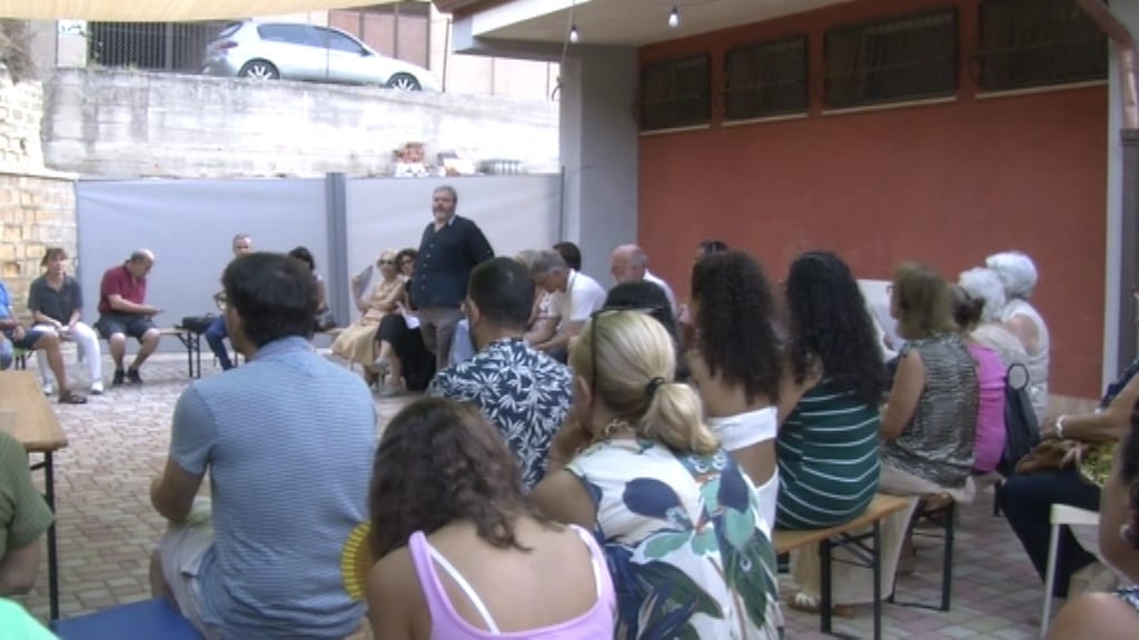 Gratitudine e amicizia, a Castellammare il volontariato fa rete con 'Cu tia Fest' (VIDEO)