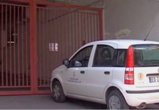 Piazza Bagolino, parcheggio chiuso da 21 mesi. Direzione LL.PP. non interviene