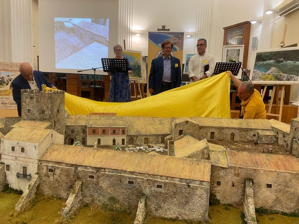 Presentato a Castellammare del Golfo plastico del castello di Inici come era nel 1950. Iniziativa della Kernos