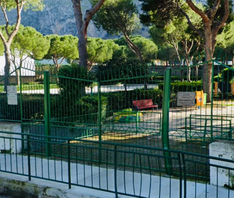 In visita alla villa comunale di Capaci rimangono chiuse dentro. La disavventura di madre e figlia