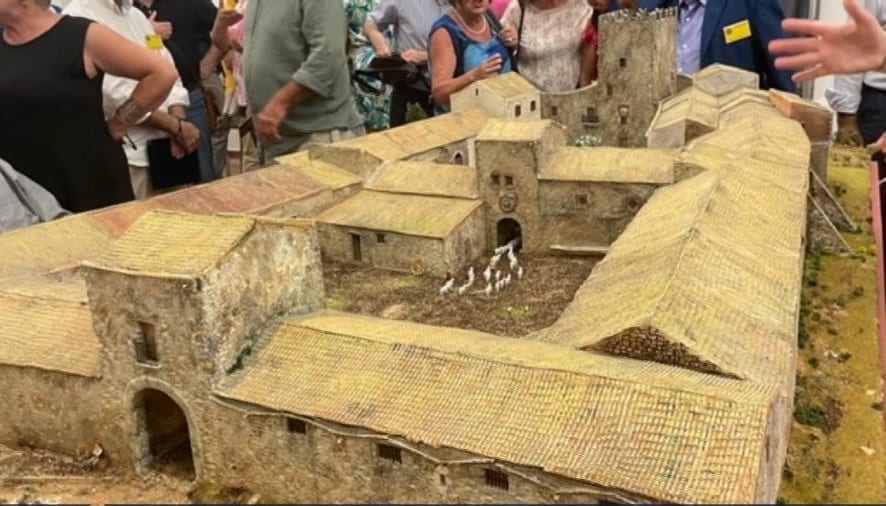 Il castello di Inici rivive in un plastico. Iniziativa di 'Kernos' tra storia ed arte